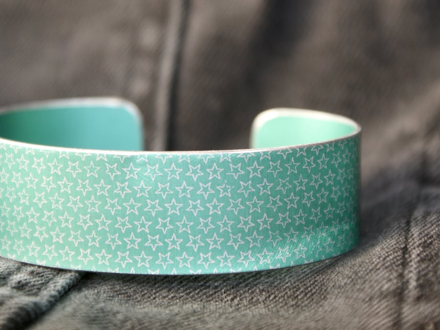 Geometric star pattern cuff bracelet soft green