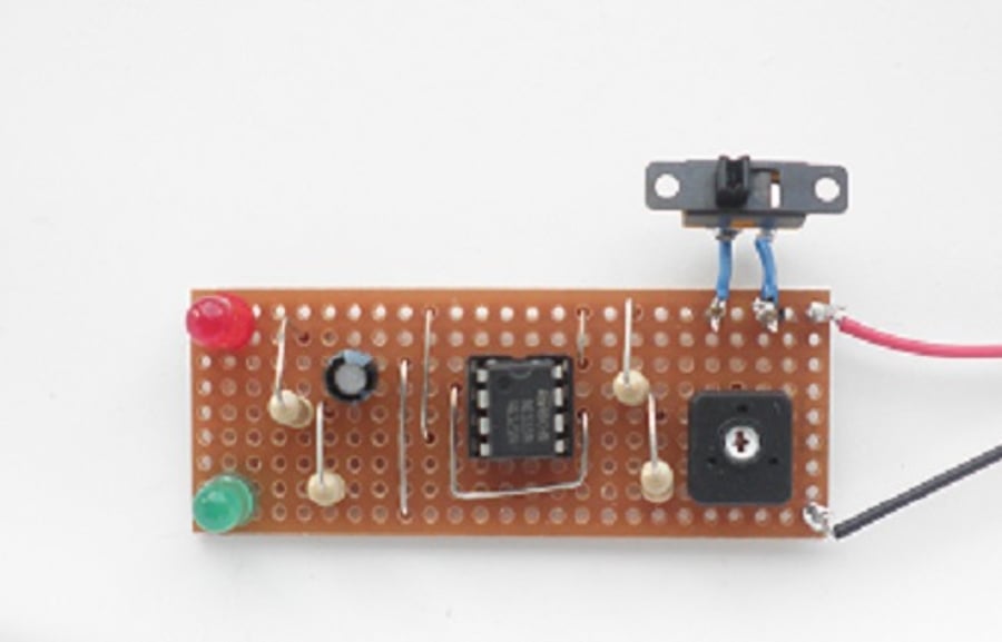 Kit 13: Alternately Flashing L.E.D.s Using An Integrated Circuit
