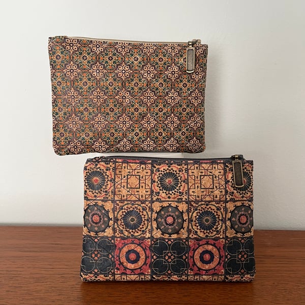 Handy zipped pouch made from cork