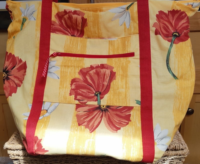 Zipped 'Poppies' holdall