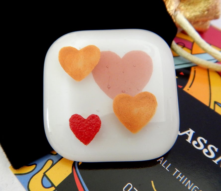 HANDMADE FUSED DICHROIC GLASS 'HEART' BROOCH.