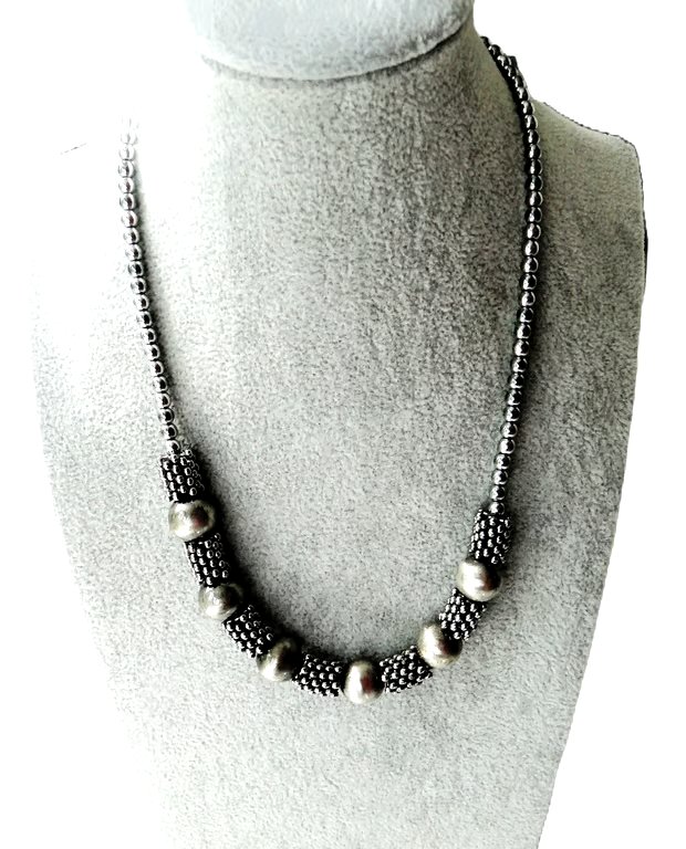 Summer Seconds   Gunmetal necklace in silvery grey with a toggle clasp