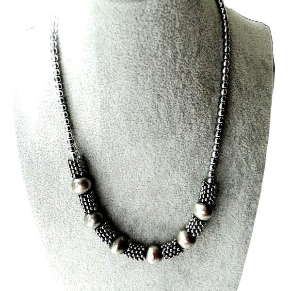 Summer Seconds   Gunmetal necklace in silvery grey with a toggle clasp