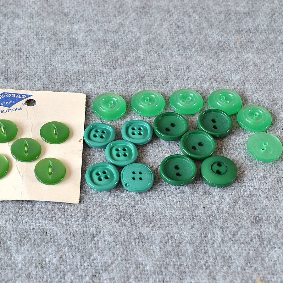 DESTASH: Vintage Green Plastic Buttons – Mixed Lot