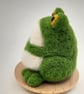 Needle felted green frog ornament - Image 5