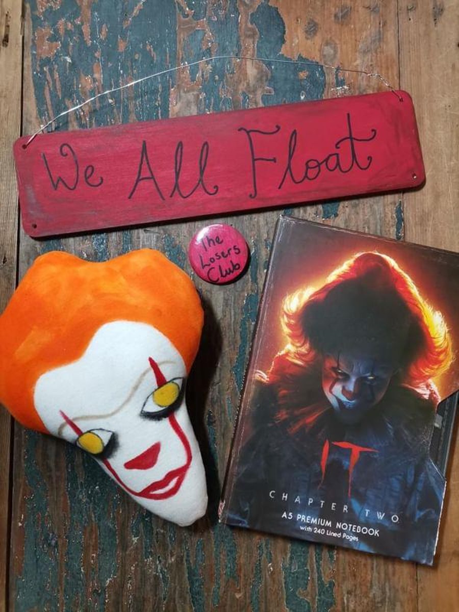 Pennywise themed gift set, I.T, Stephen King, horror film, book lover