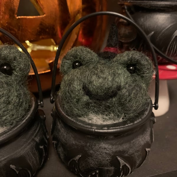 Felt Witch frog familiar 