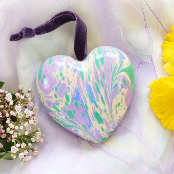 Hanging marbled ceramic heart decoration in spring colours