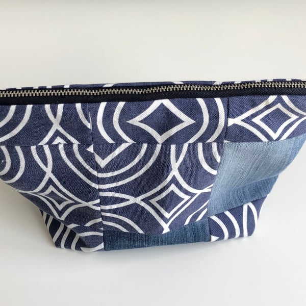 Knitting notions pouch, blue zipped pouch, recycled fabric pouch, blue denim