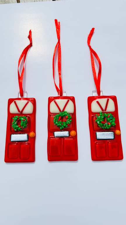 Fused glass Christmas decoration, wreathed door 