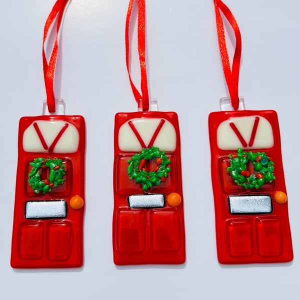 Fused glass Christmas decoration, wreathed door 
