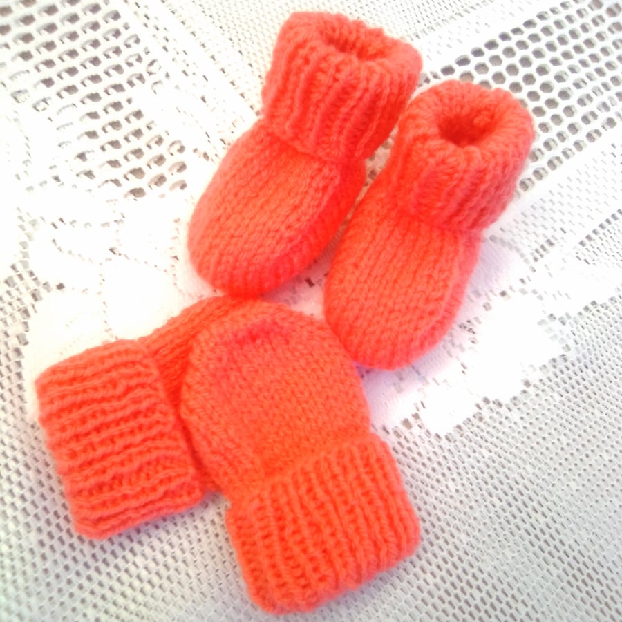 Baby's Knitted Mittens and Boots Set with Turn Over Cuffs, Baby Shower Gift