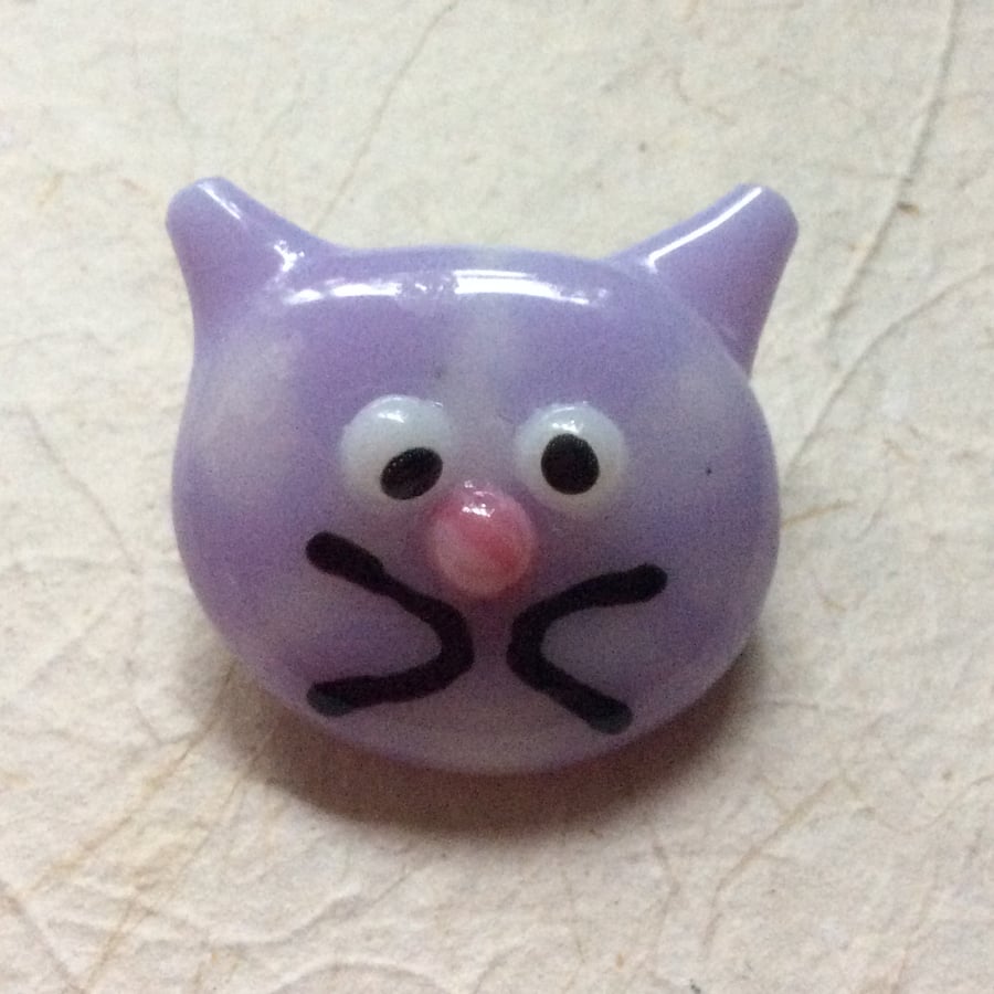 Fused glass cat brooch 1  (0530)