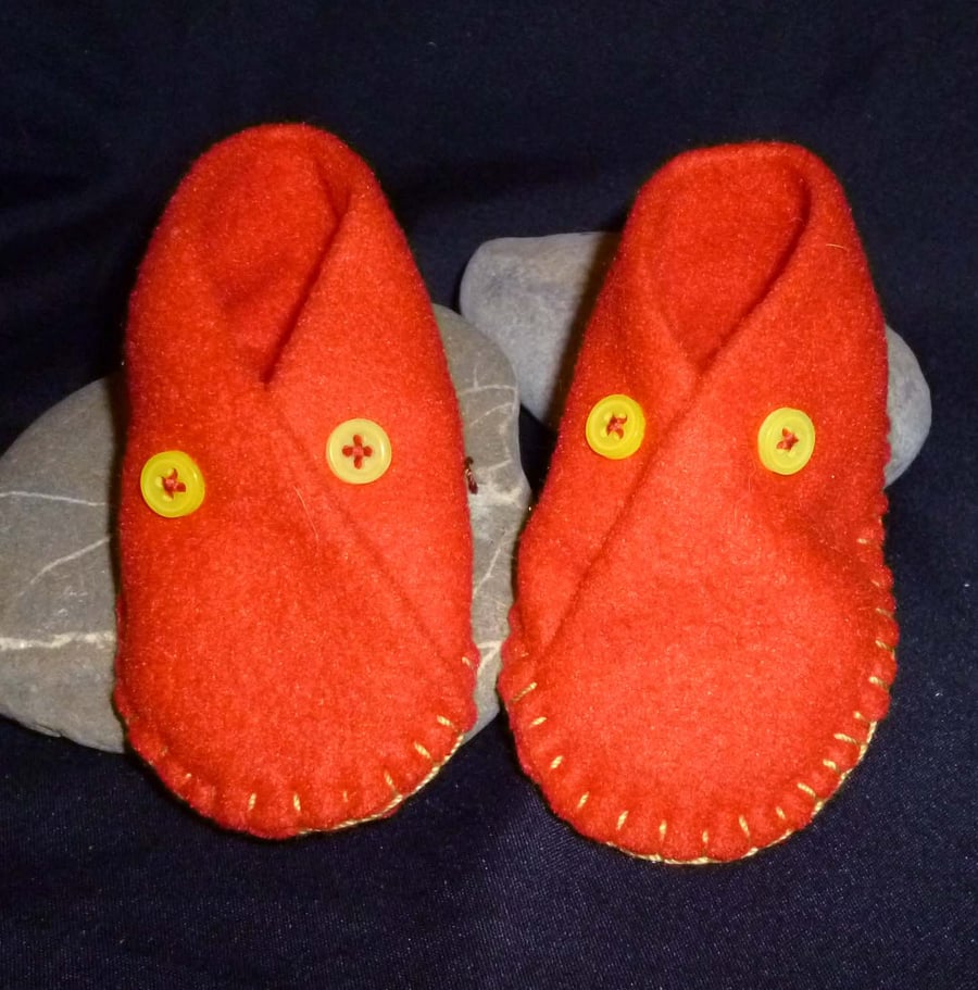 Hand stitched baby moccassins - red 