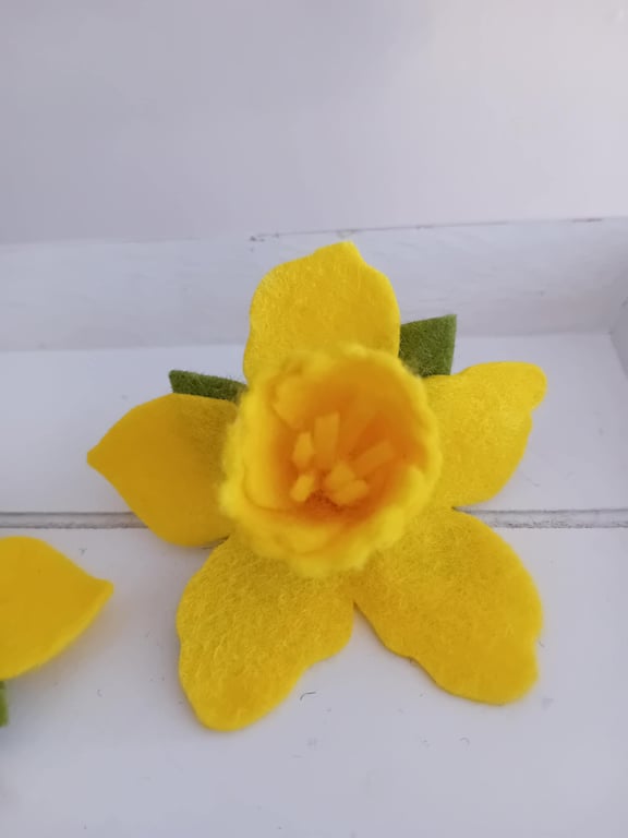 Felt Daffodil Hair Clip: St David's Day Floral Accessory
