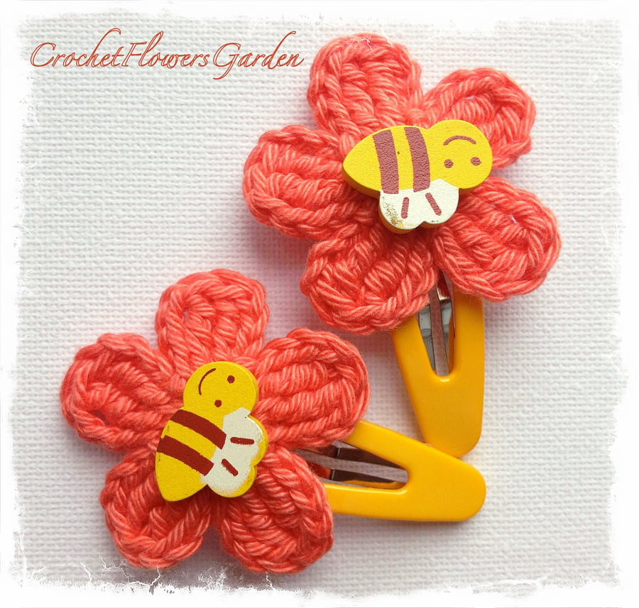 Set of 2 hair clips with crochet flowers 