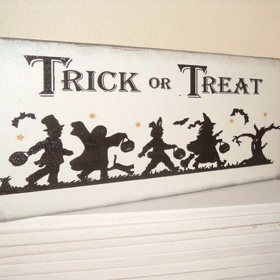 shabby chic distressed plaque-trick or treat halloween fun plaque