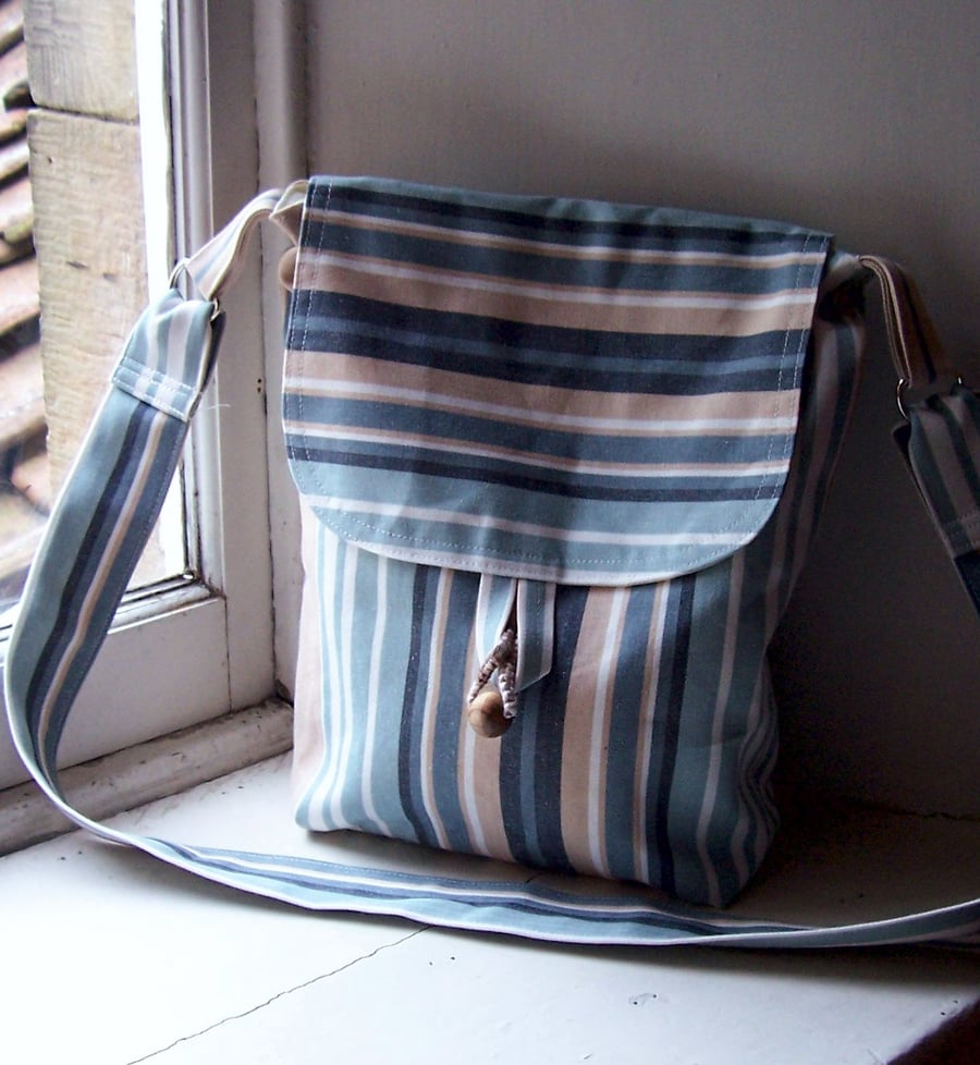 Squishy fabric messenger bag in beachy colours- Morar