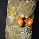 Nectorine and wooden beads necklace.