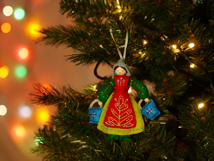 12 Days of Christmas Maid a Milking