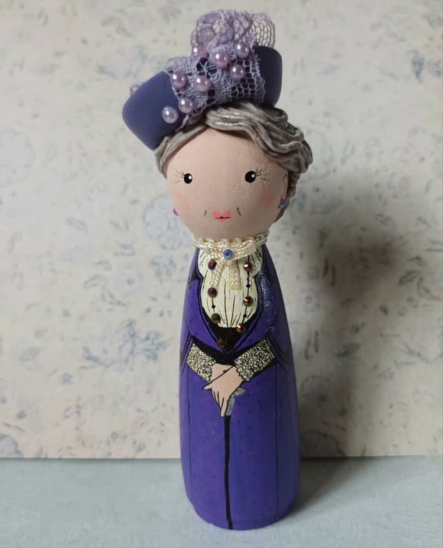 Dowager Countess of Grantham Violet Crawley wooden peg doll