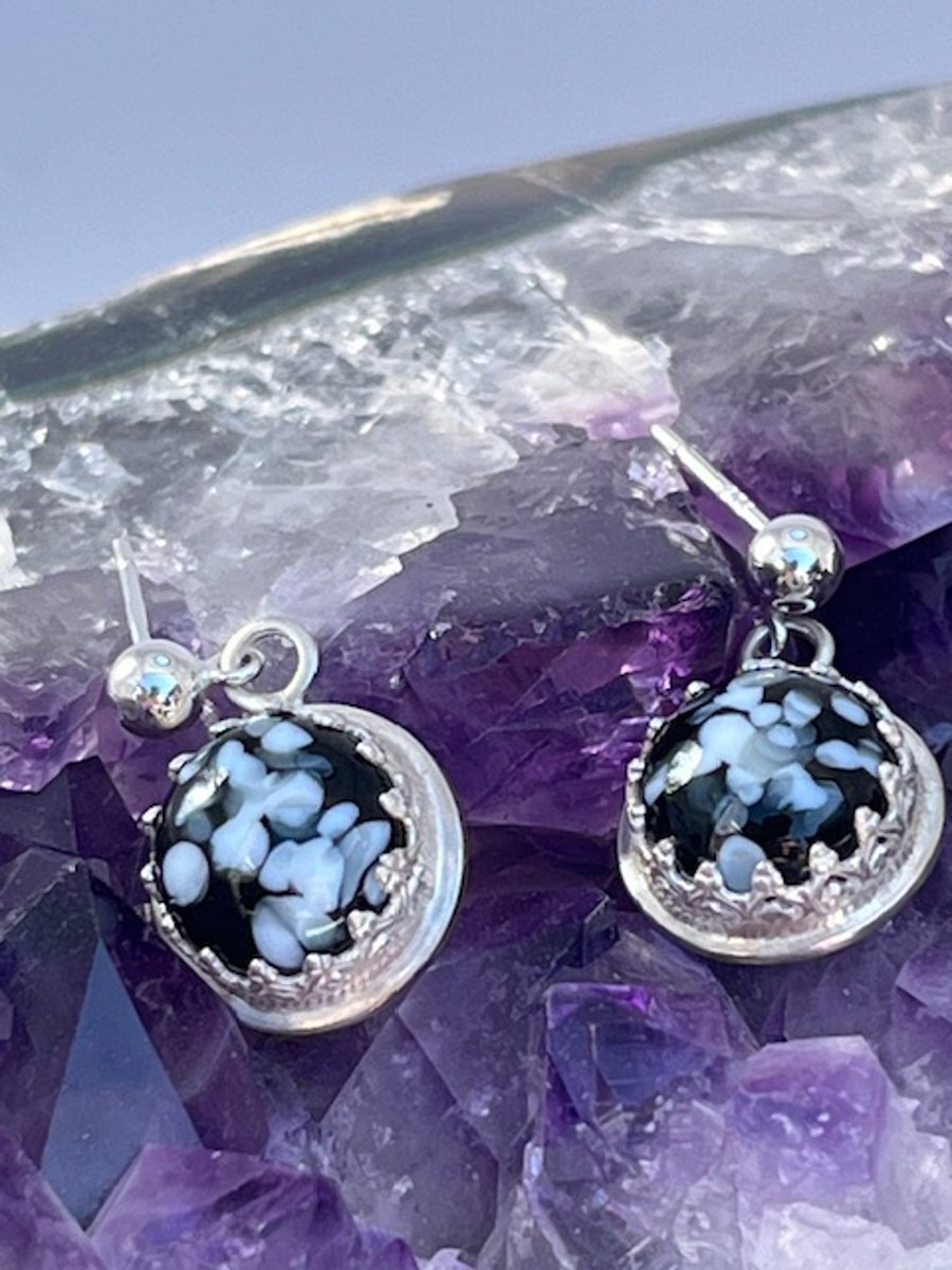 Earrings with fused glass stone