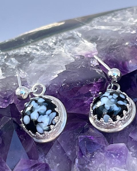 Earrings with fused glass stone