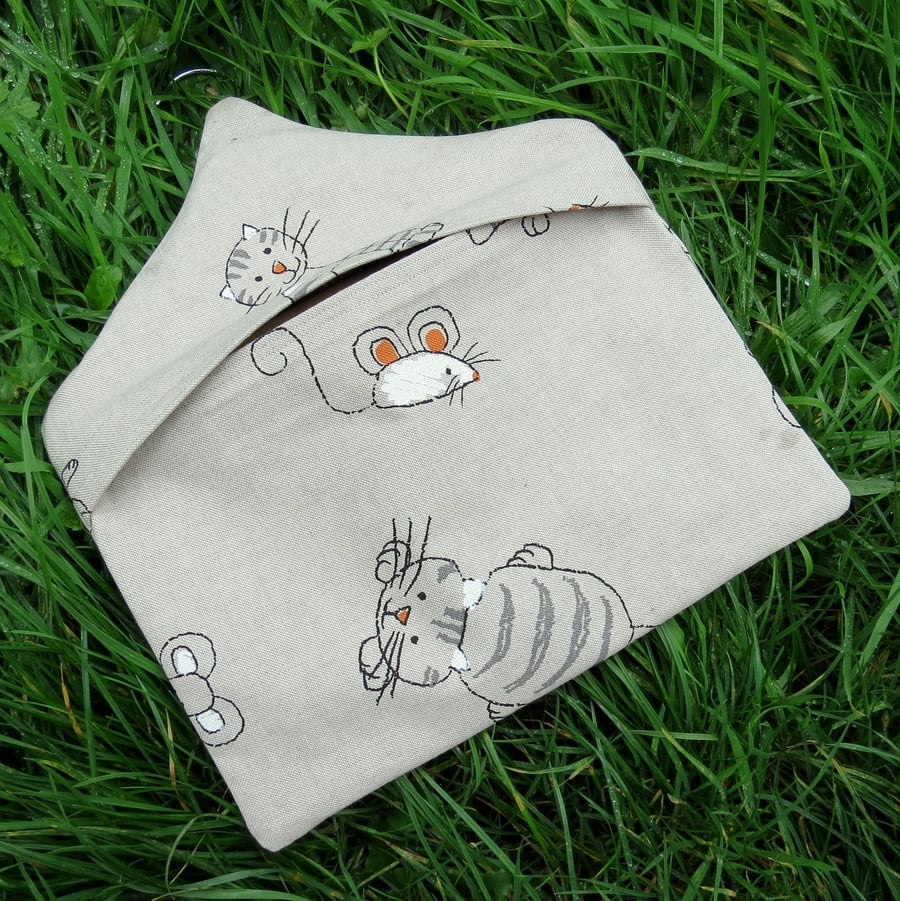 Peg Bag.  Sale!  A lined peg bag with a cat and mouse design.   Peg storage.