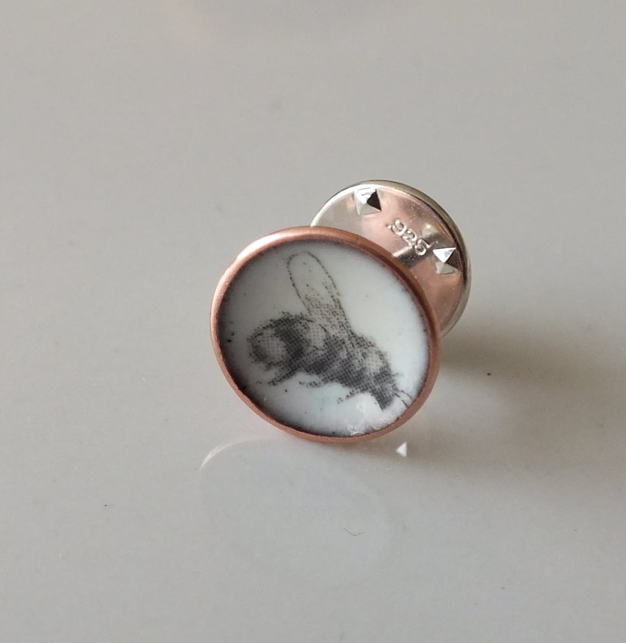 Enamelled bee tie pin