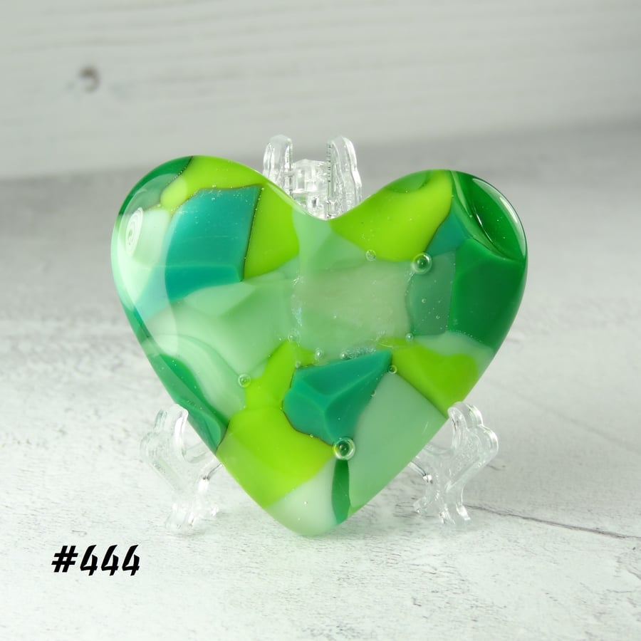Fused glass green heart pocket hug with stand 5x4.5cm, handcrafted (444)