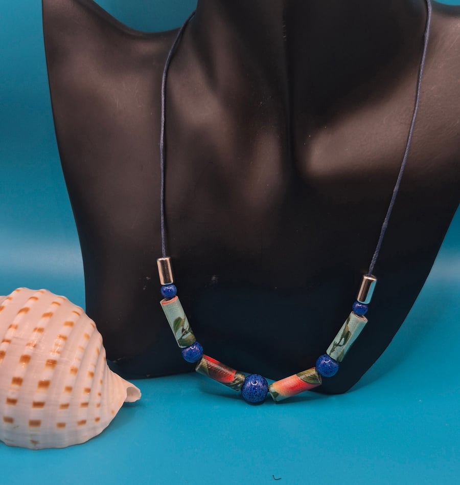 Paper beaded necklace of a simple colourful design