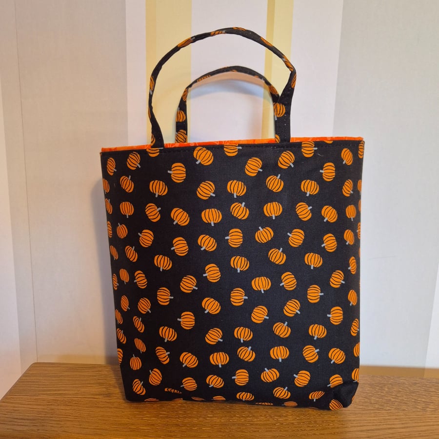 Reusable Halloween trick or treat bag:black with pumpkins