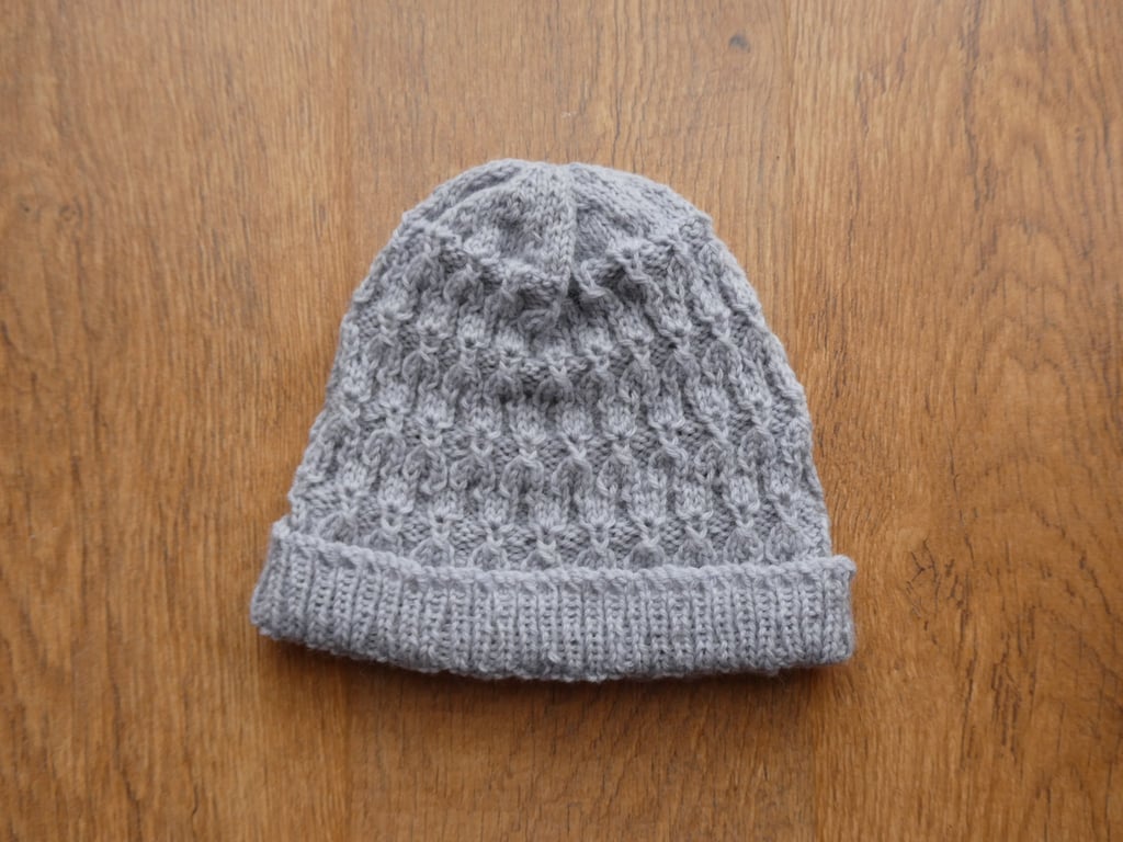 Knitted handmade grey patterned hat - unisex
