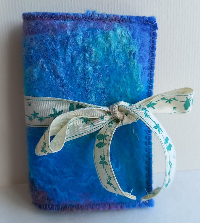 Handmade Felt Needle Case – Handmade Needle Book for Sewing Needles & Pins 