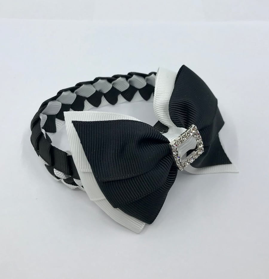 School Black and White pleated bun wrap