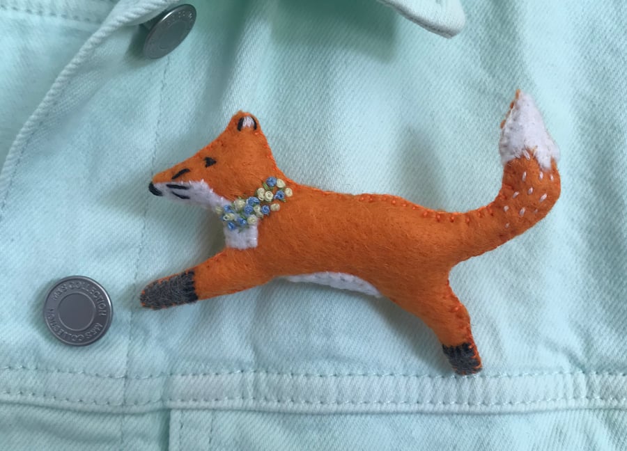 Felt fox brooch