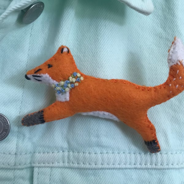 Felt fox brooch