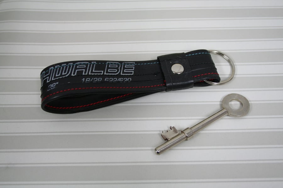 Recycled bicycle inner tube keyring