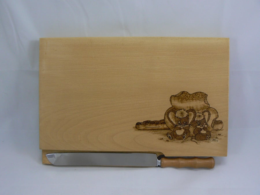  Bread board with knife (mice design)