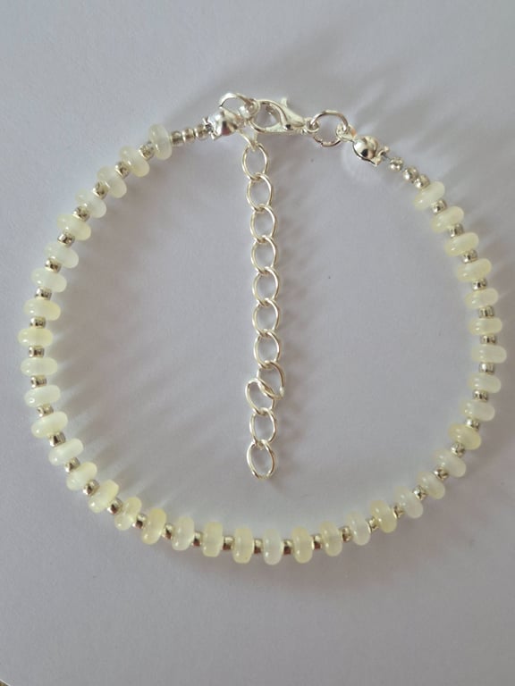 Pale Yellow Frosted Glass Rondelle Bead Bracelet