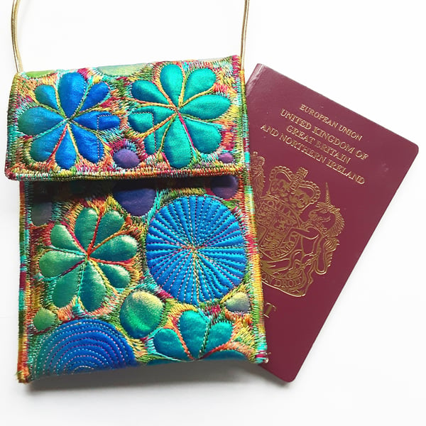 Craft Drop Passport Holder Necklace 