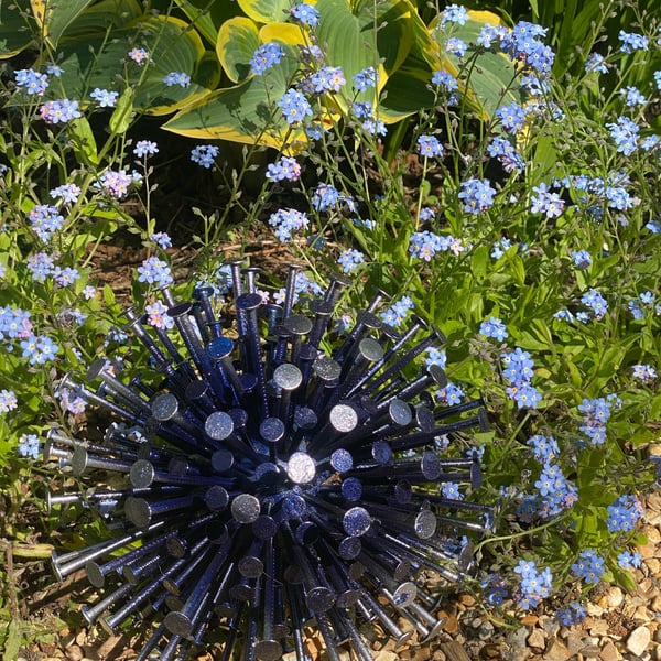 Exploding Aluminium Dandelion Head Feature