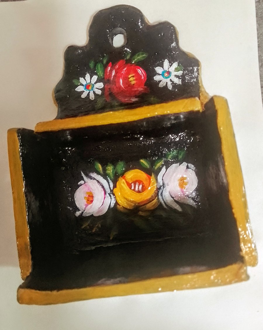 Traditional Canal Art Miniature Shelves