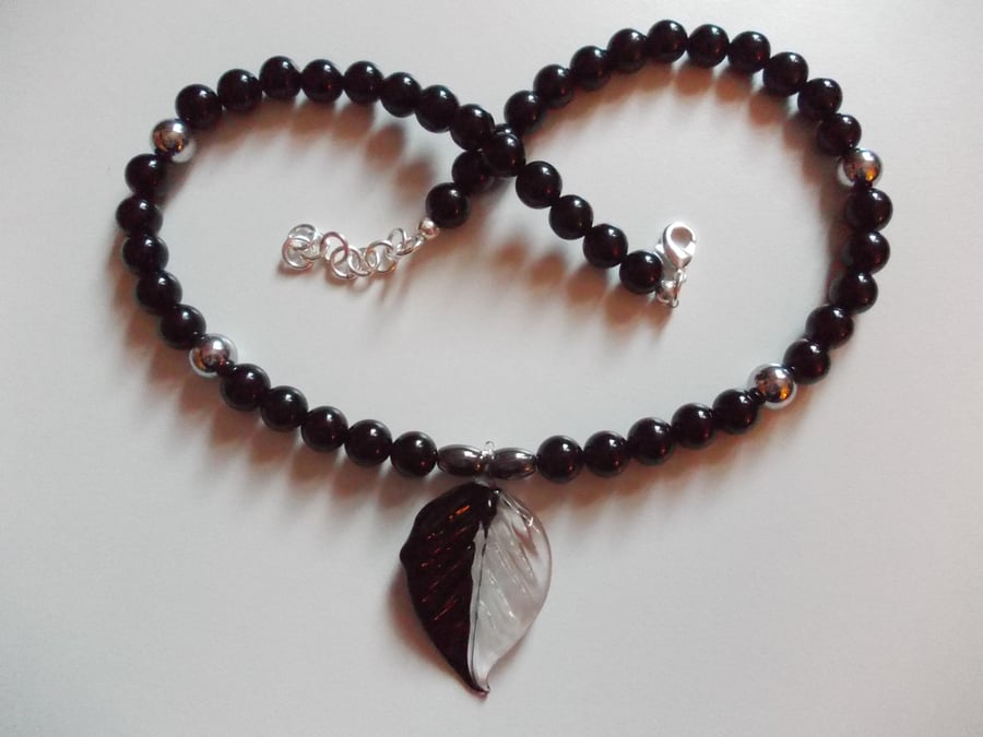 Agate bead necklace with glass leaf pendant