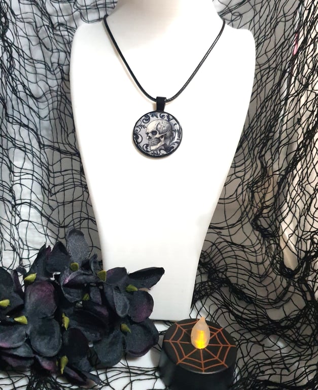 Skull necklace pendant 