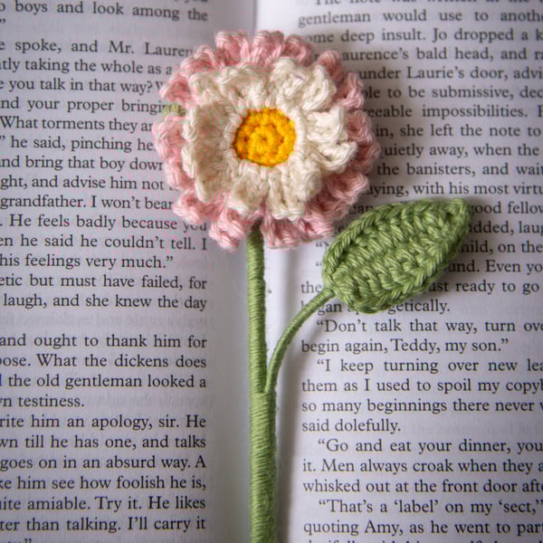 Pink Daisy Crochet Bookmark 