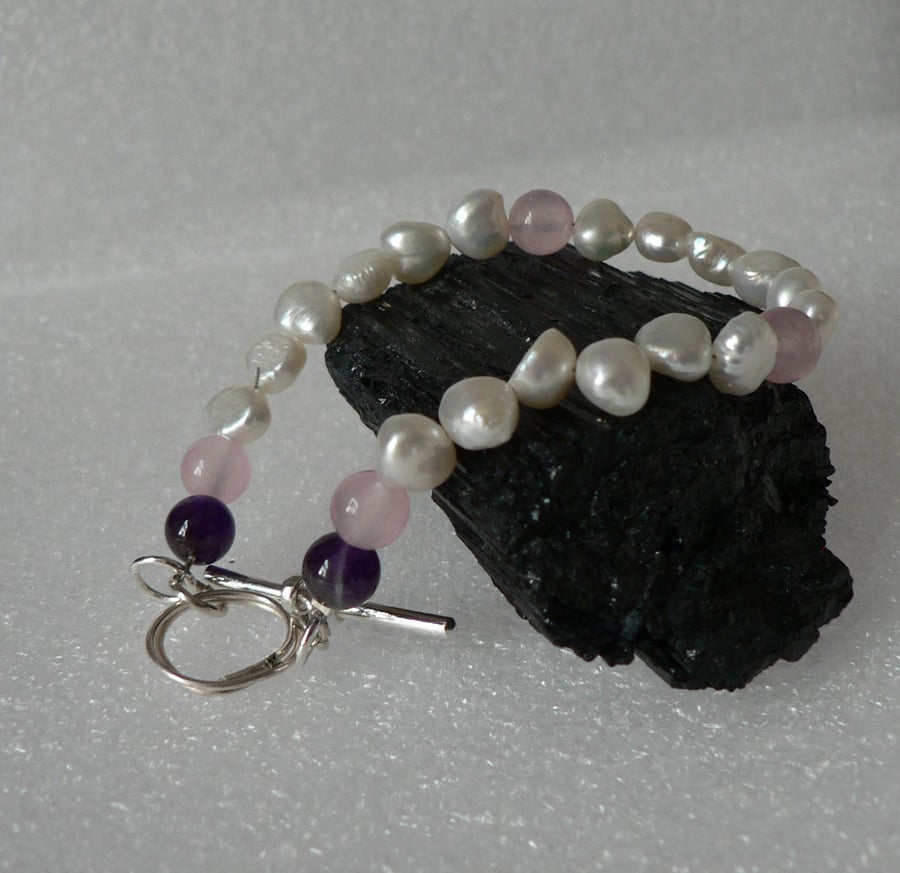Bracelet of pearls, amethyst, rose quartz, silver fastening, free delivery