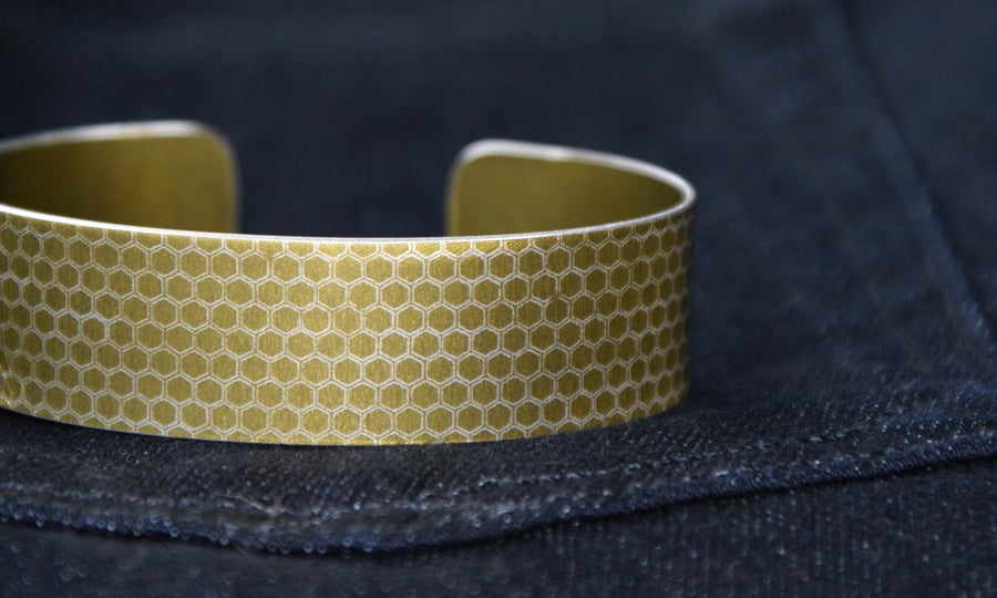 Gold honeycomb narrow aluminium cuff