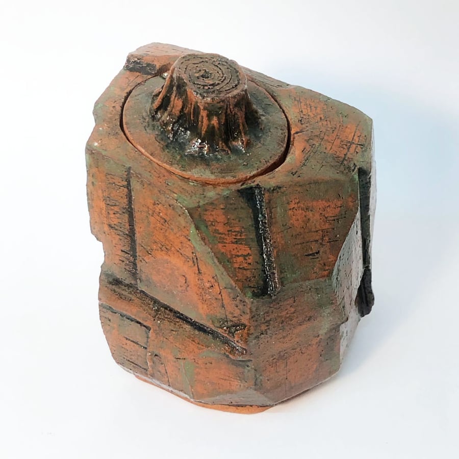 Terracotta kurinuki lidded pot