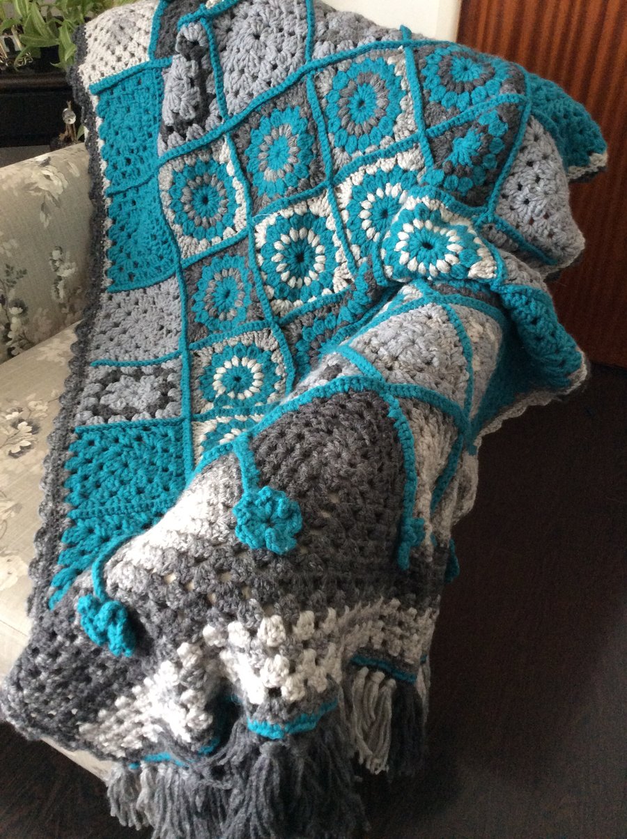 Chunky crochet throw